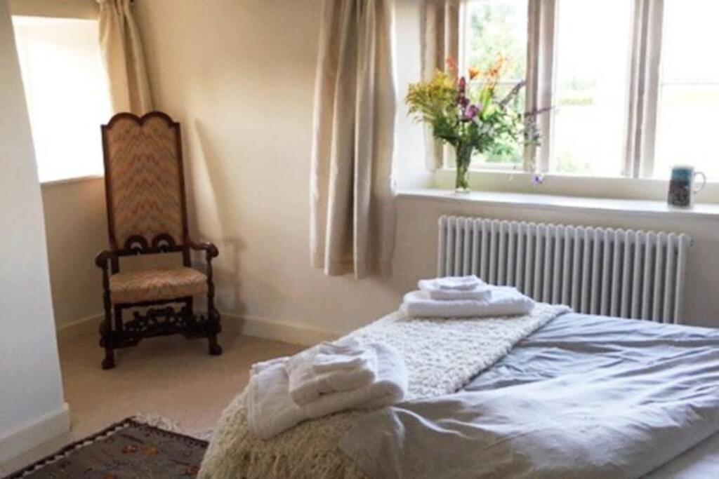 16 Century Cottage, Foothills Of Iconic Tor. Holiday home Glastonbury