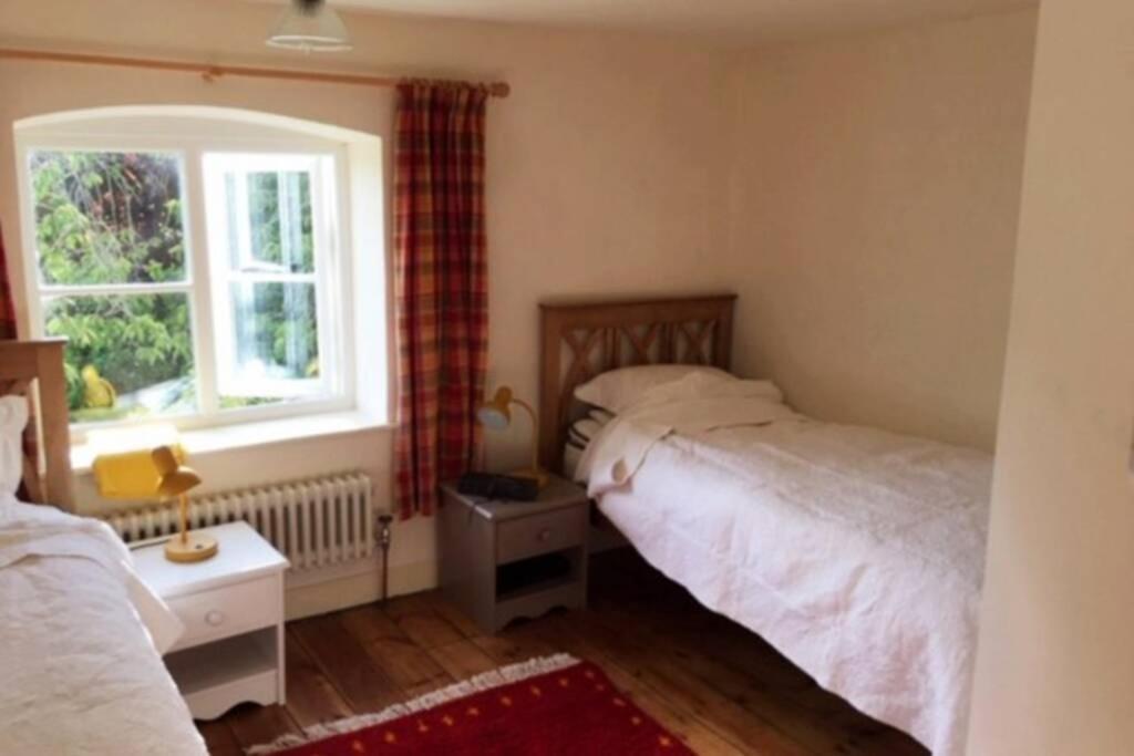 16 Century Cottage, Foothills Of Iconic Tor. Holiday home Glastonbury