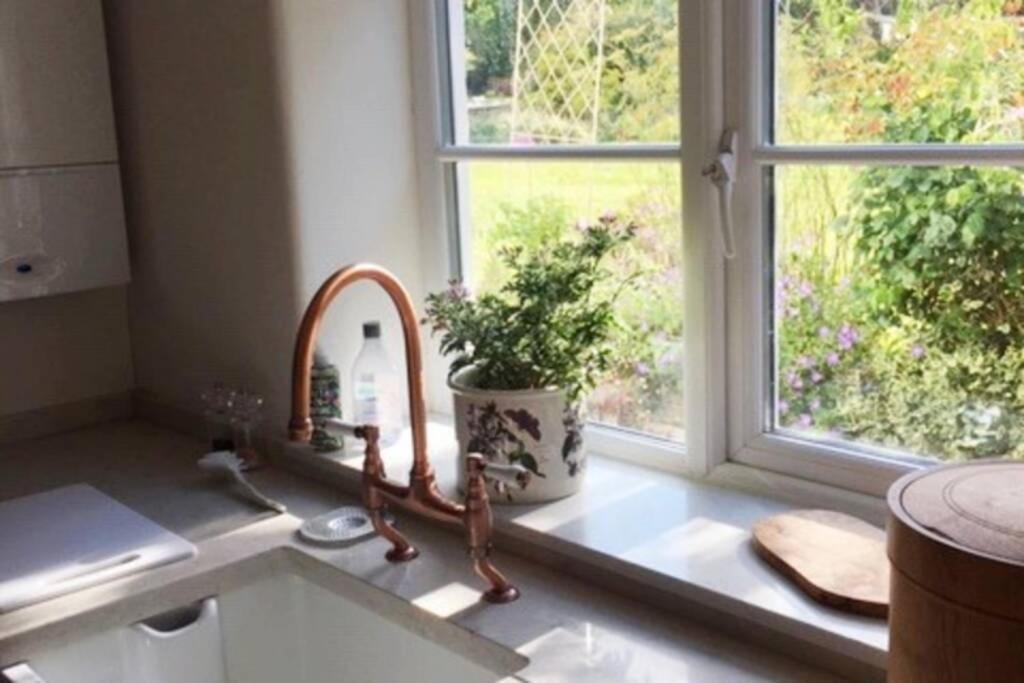 16 Century Cottage, Foothills Of Iconic Tor. Holiday home *