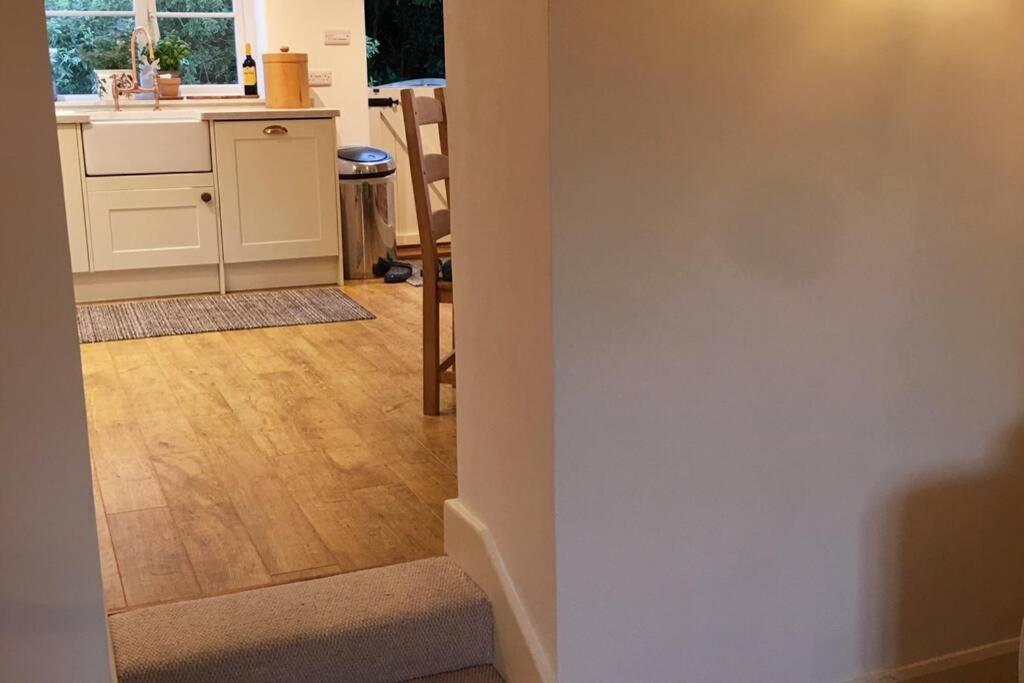 16 Century Cottage, Foothills Of Iconic Tor. Holiday home Glastonbury